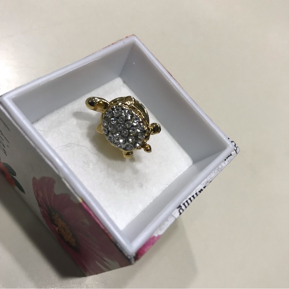 NWOT Adorable Crystal Turtle Pin - Picture 4 of 5